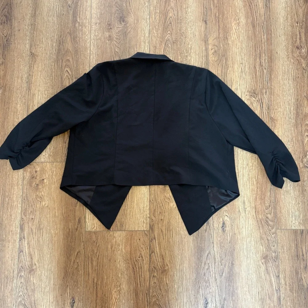 Torrid Deluxe Stretch Ruched Sleeved Black Blazer Drape Front Womens Size 2 Plus